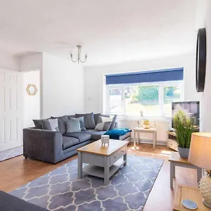 Holiday home Modern Three Bedroom In, Castle Donington